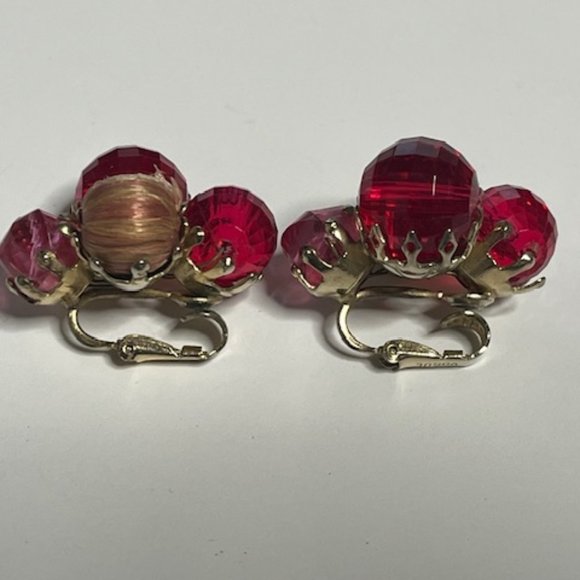 VTG Vogue Red Pink Lucite Beaded Gold Tone Clip On Earrings Signed - Picture 4 of 14
